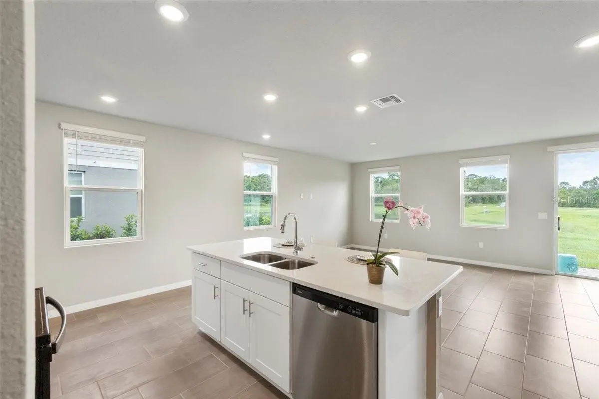 726 LEGACY DR
