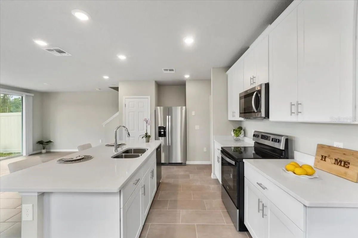726 LEGACY DR