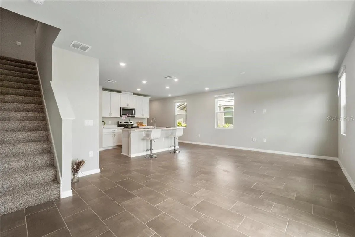 726 LEGACY DR