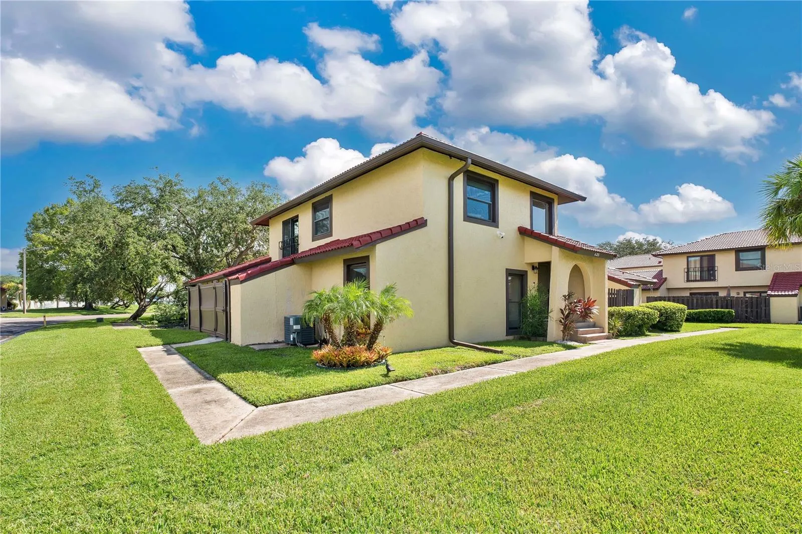 435 HUNTER CIR