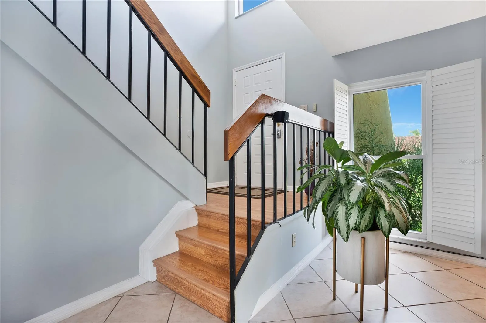 435 HUNTER CIR
