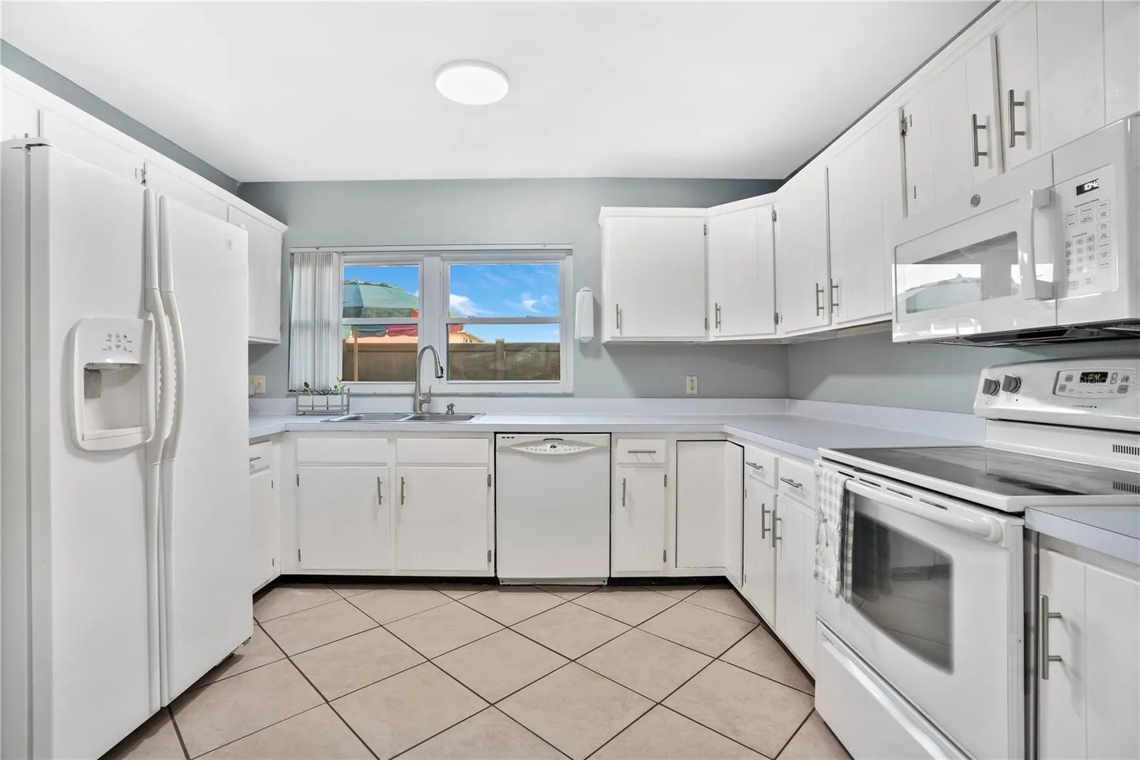 435 HUNTER CIR