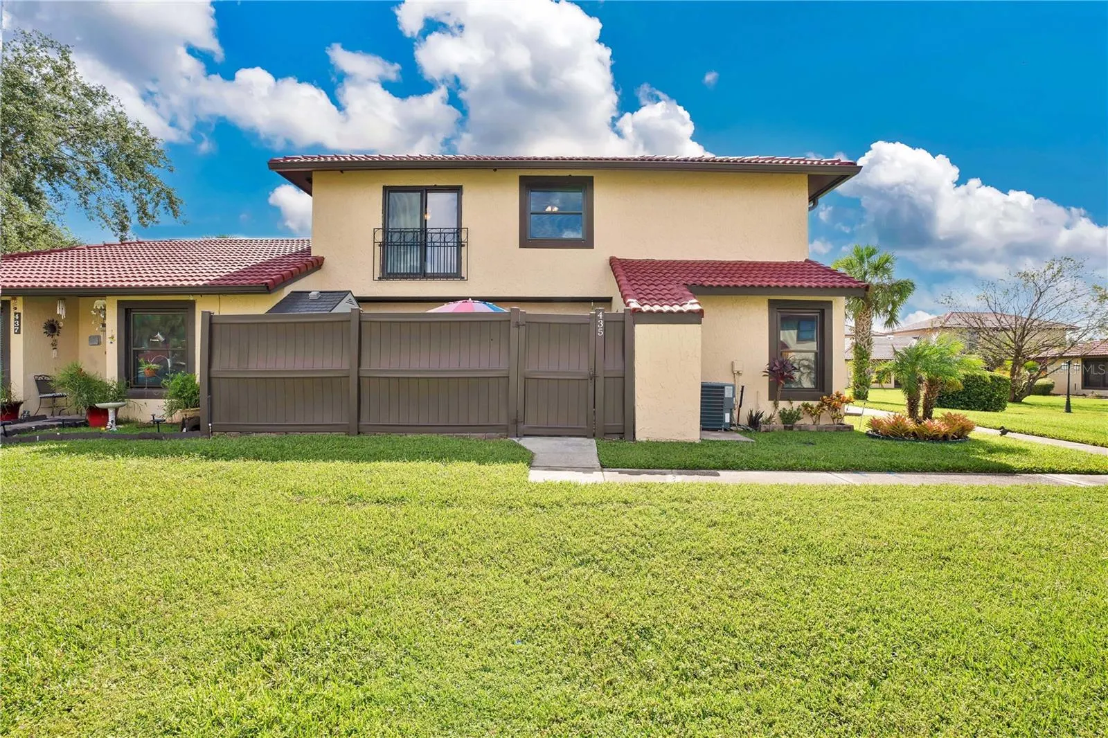 435 HUNTER CIR