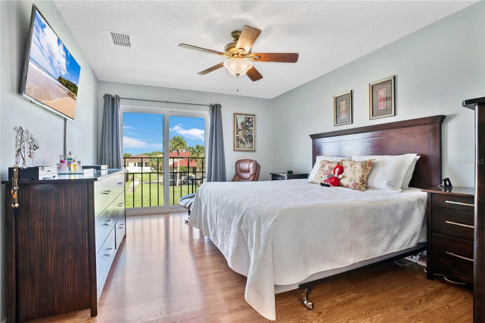 435 HUNTER CIR