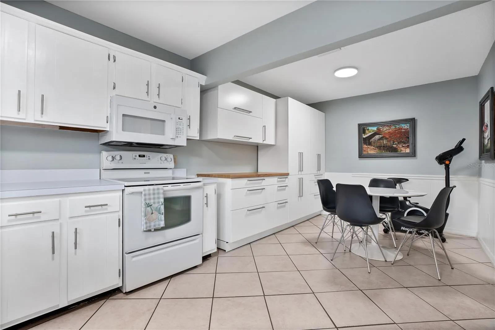 435 HUNTER CIR