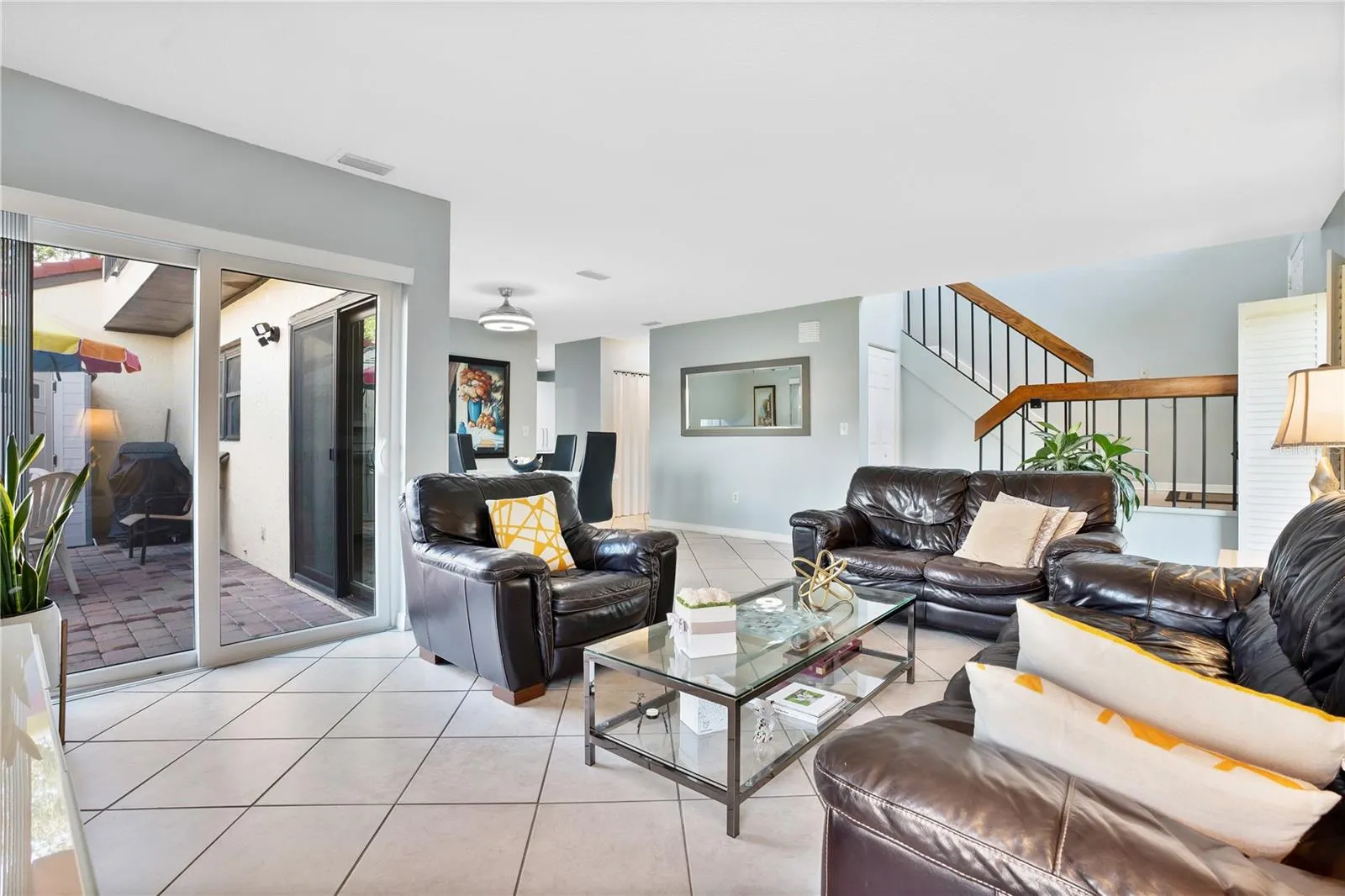 435 HUNTER CIR