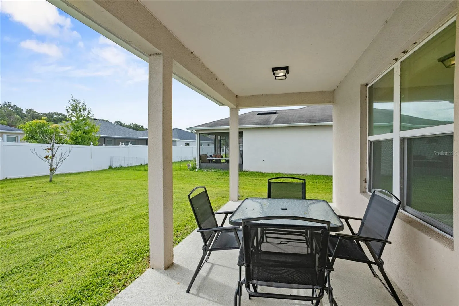 1516 ANGLER AVE