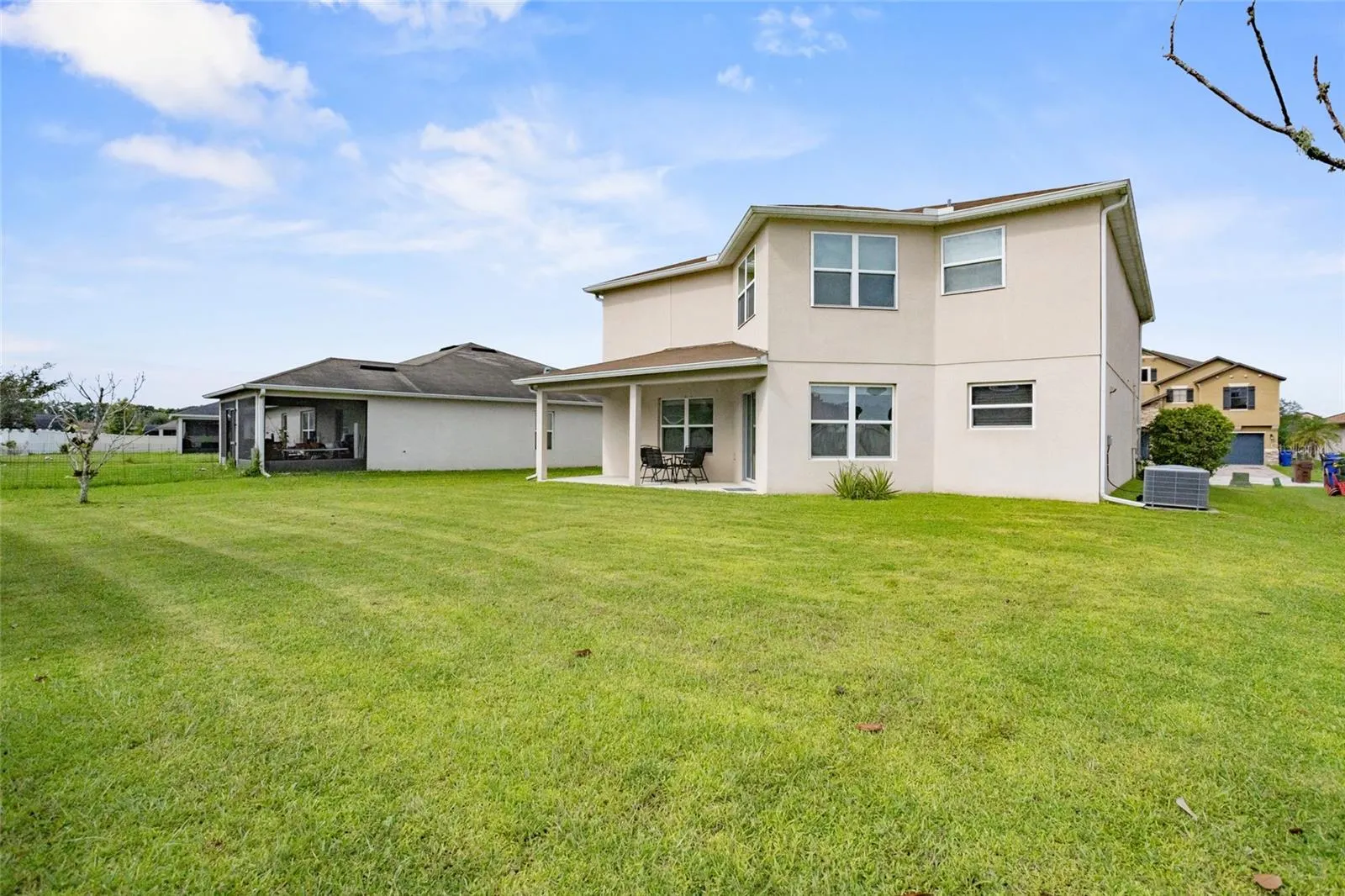 1516 ANGLER AVE