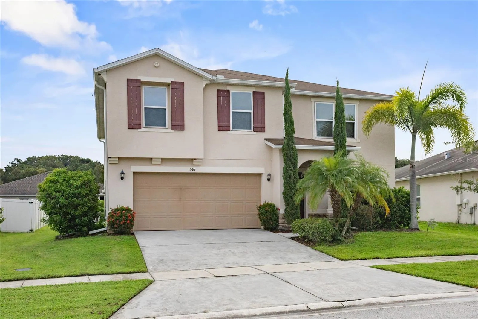 1516 ANGLER AVE