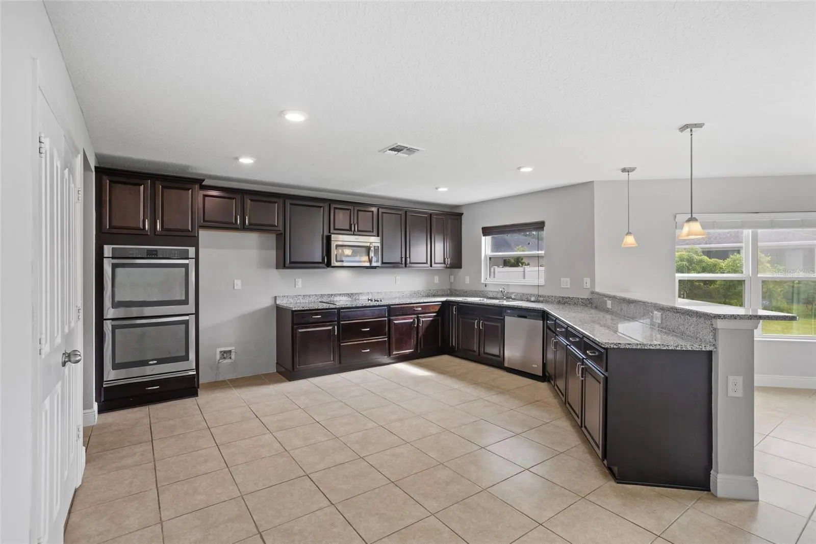 1516 ANGLER AVE