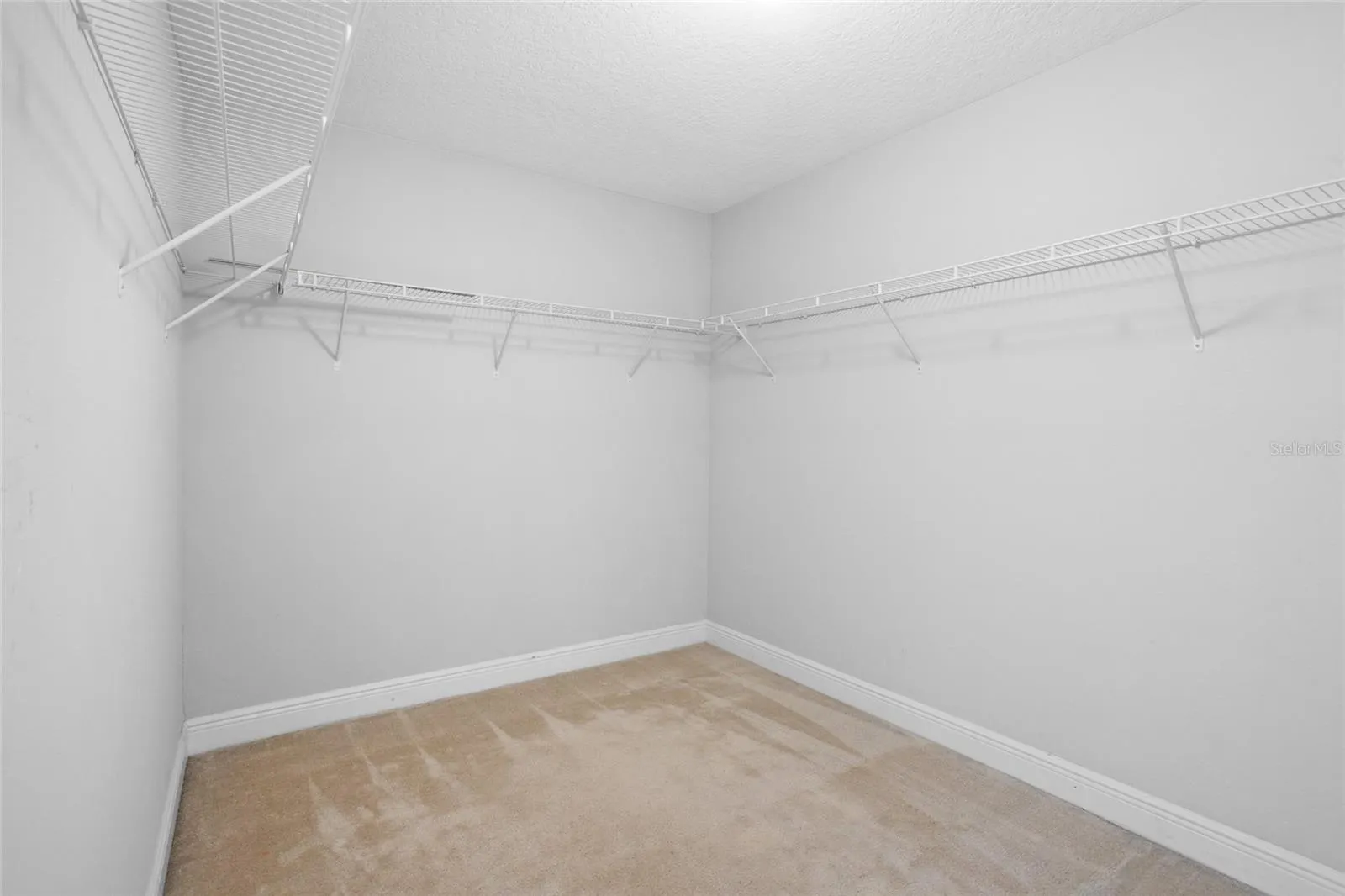 1516 ANGLER AVE