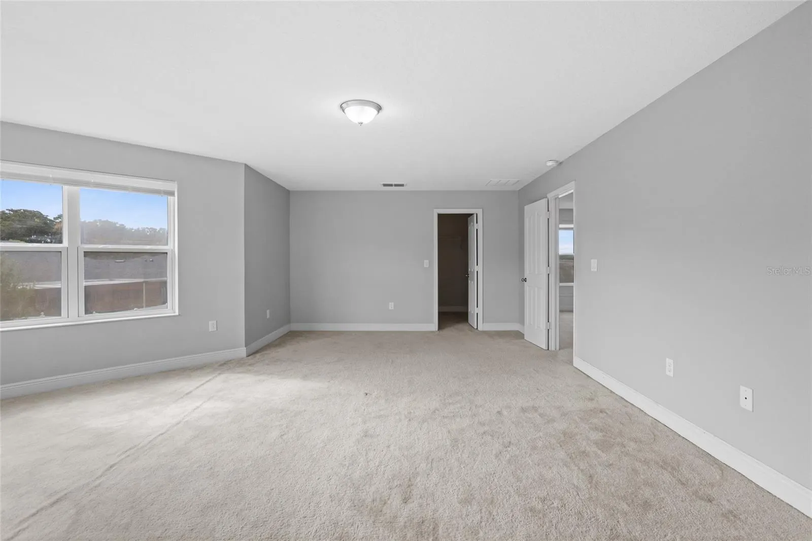 1516 ANGLER AVE