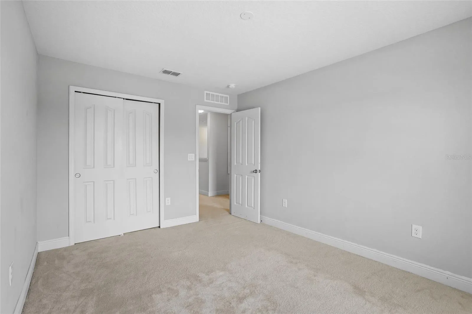 1516 ANGLER AVE