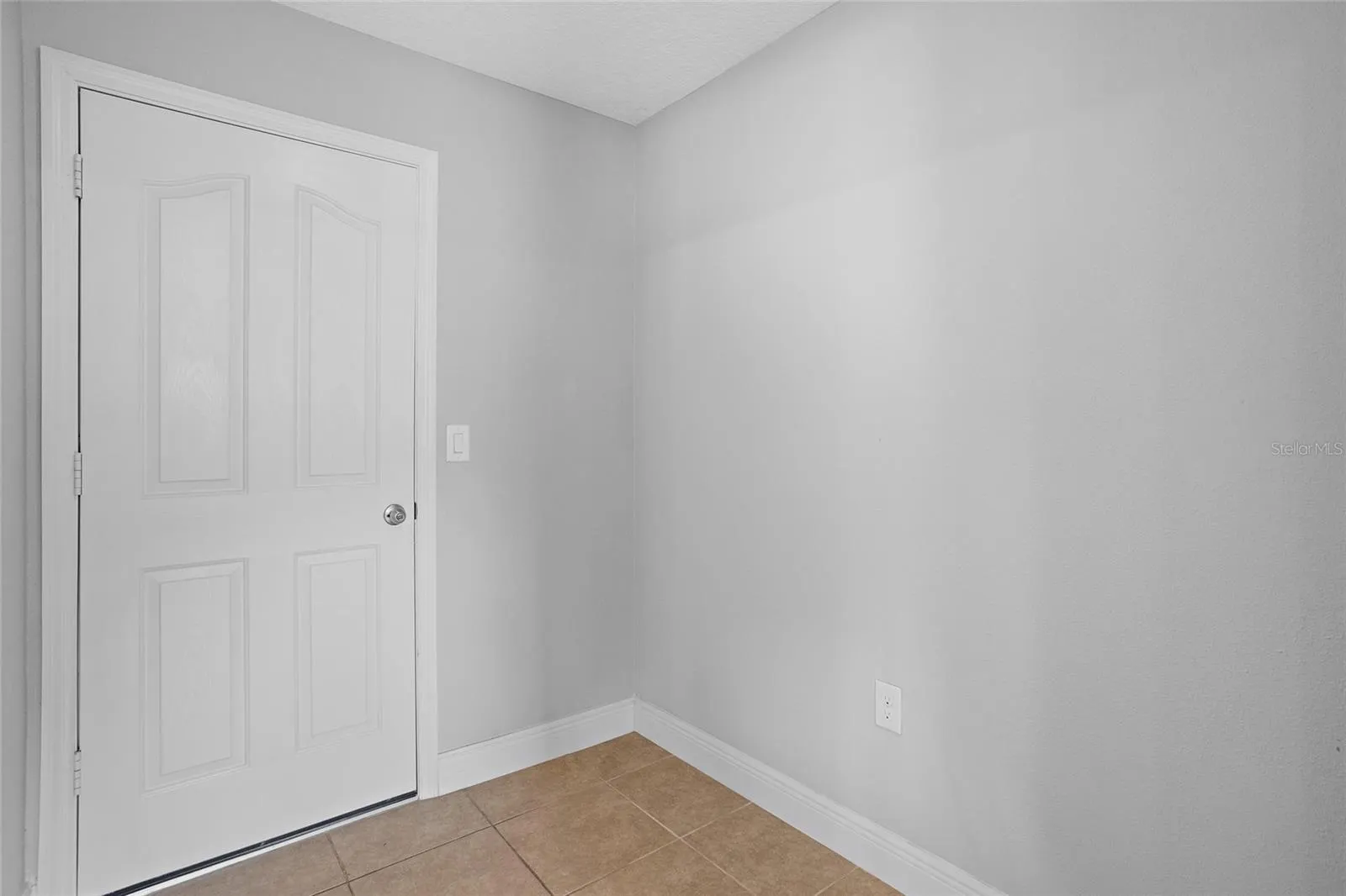 1516 ANGLER AVE