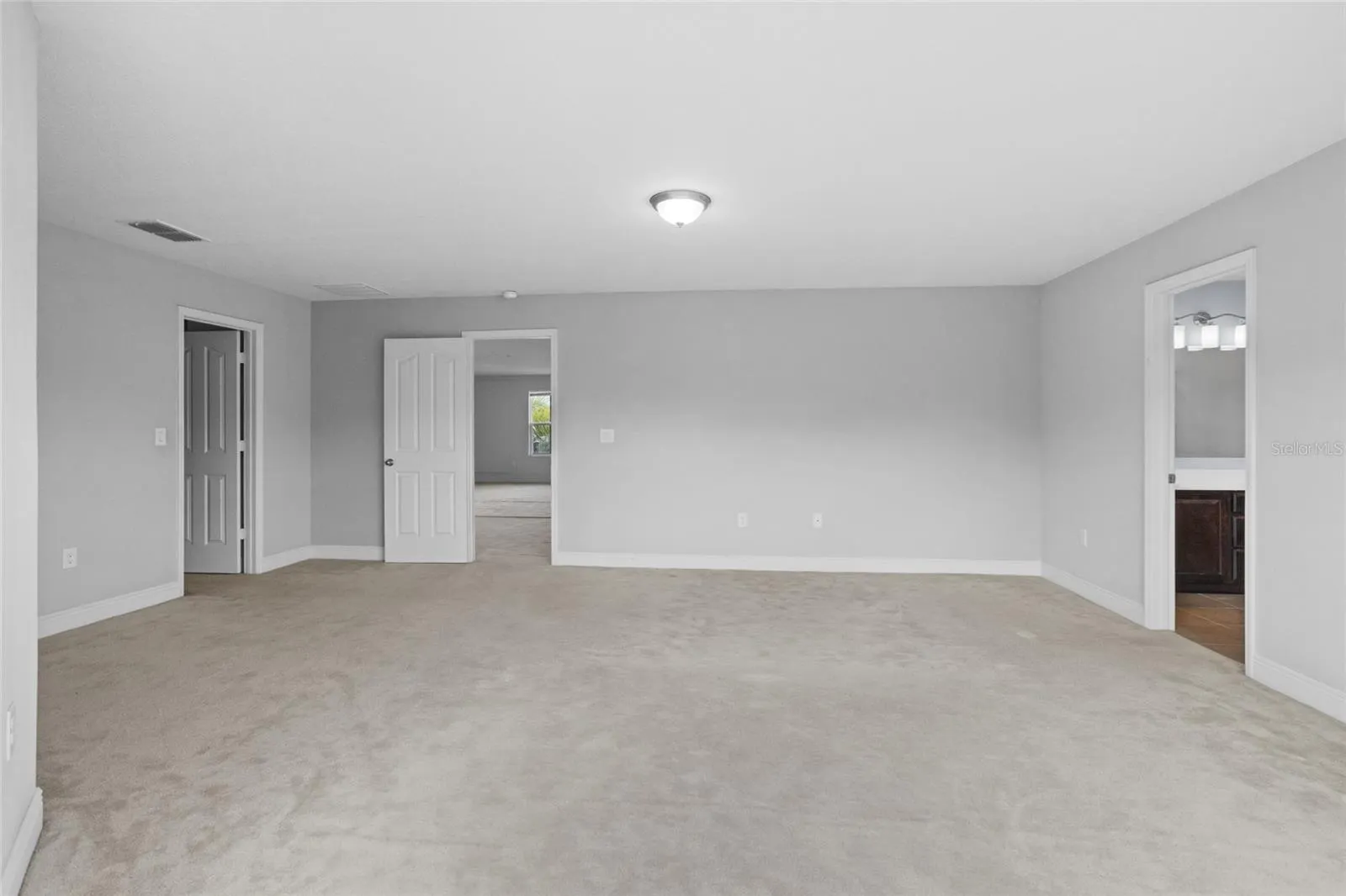 1516 ANGLER AVE