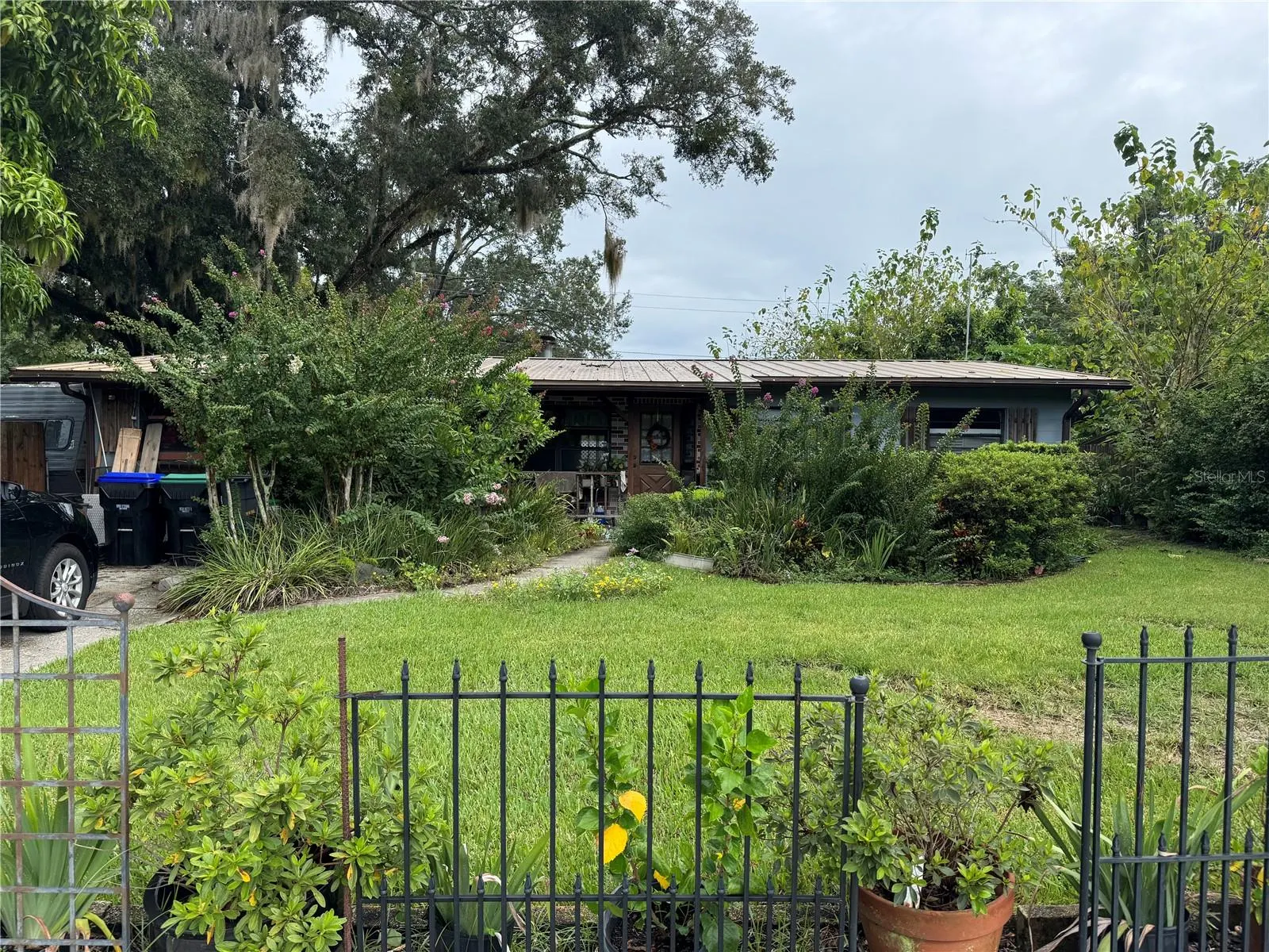 3809 NEEDLES DR