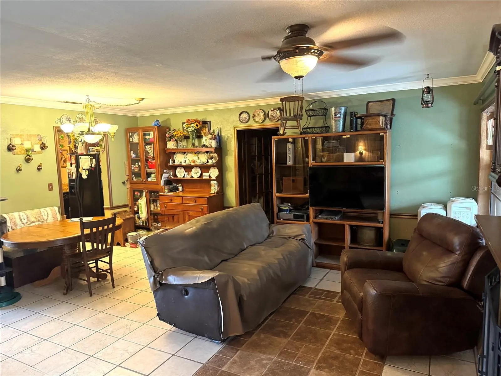 3809 NEEDLES DR