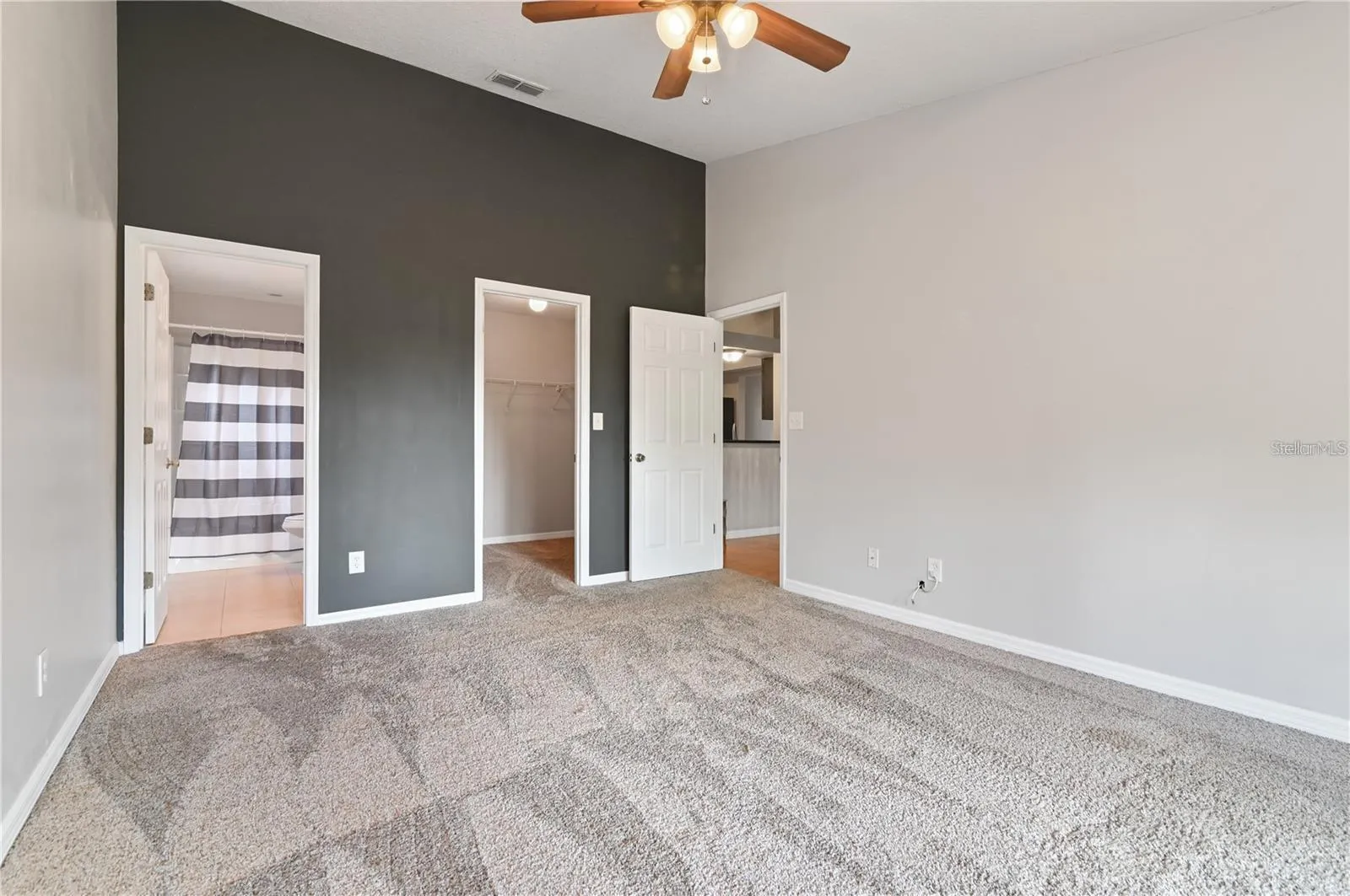 929 ROBINSON AVE