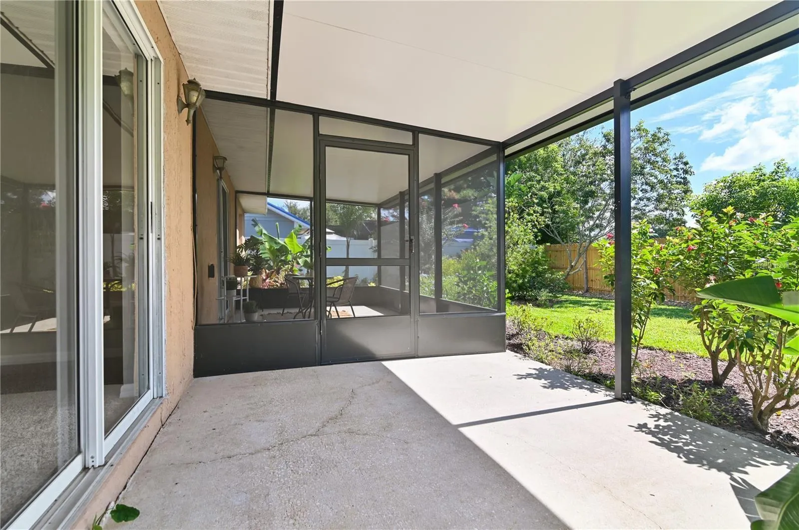 929 ROBINSON AVE