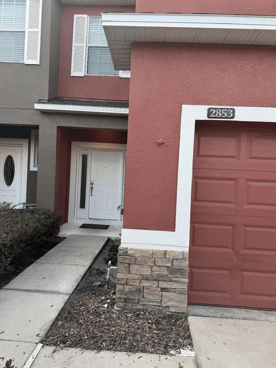 2853 ADELAIDE CT