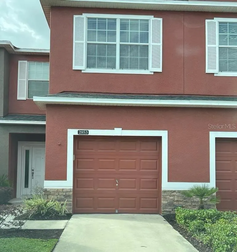 2853 ADELAIDE CT