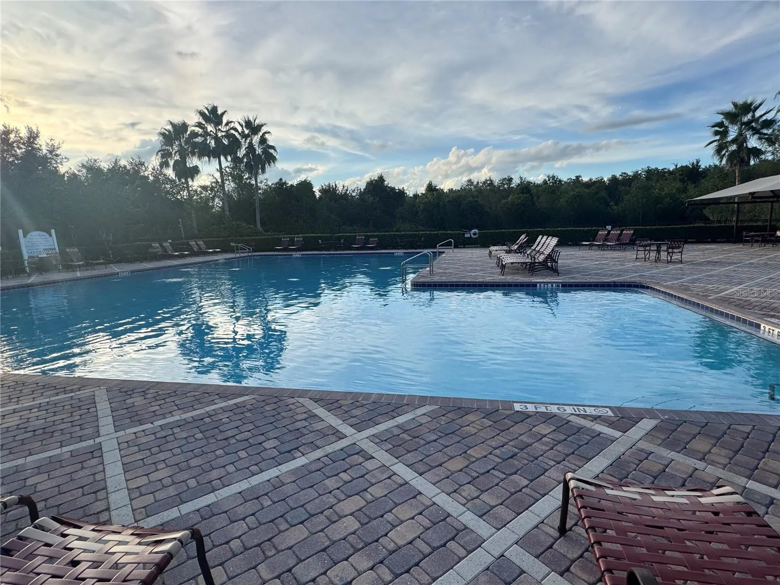 2853 ADELAIDE CT