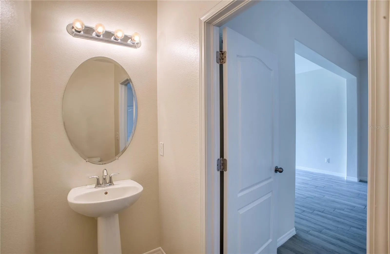 3126 RODRICK CIR