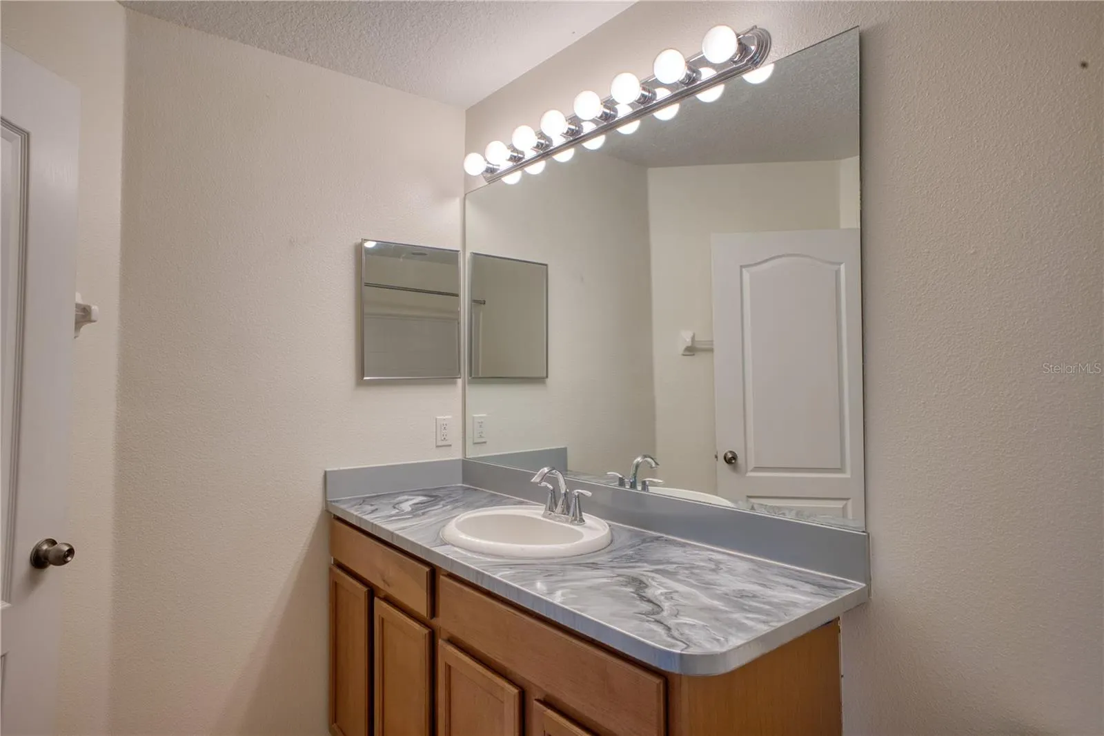 3126 RODRICK CIR