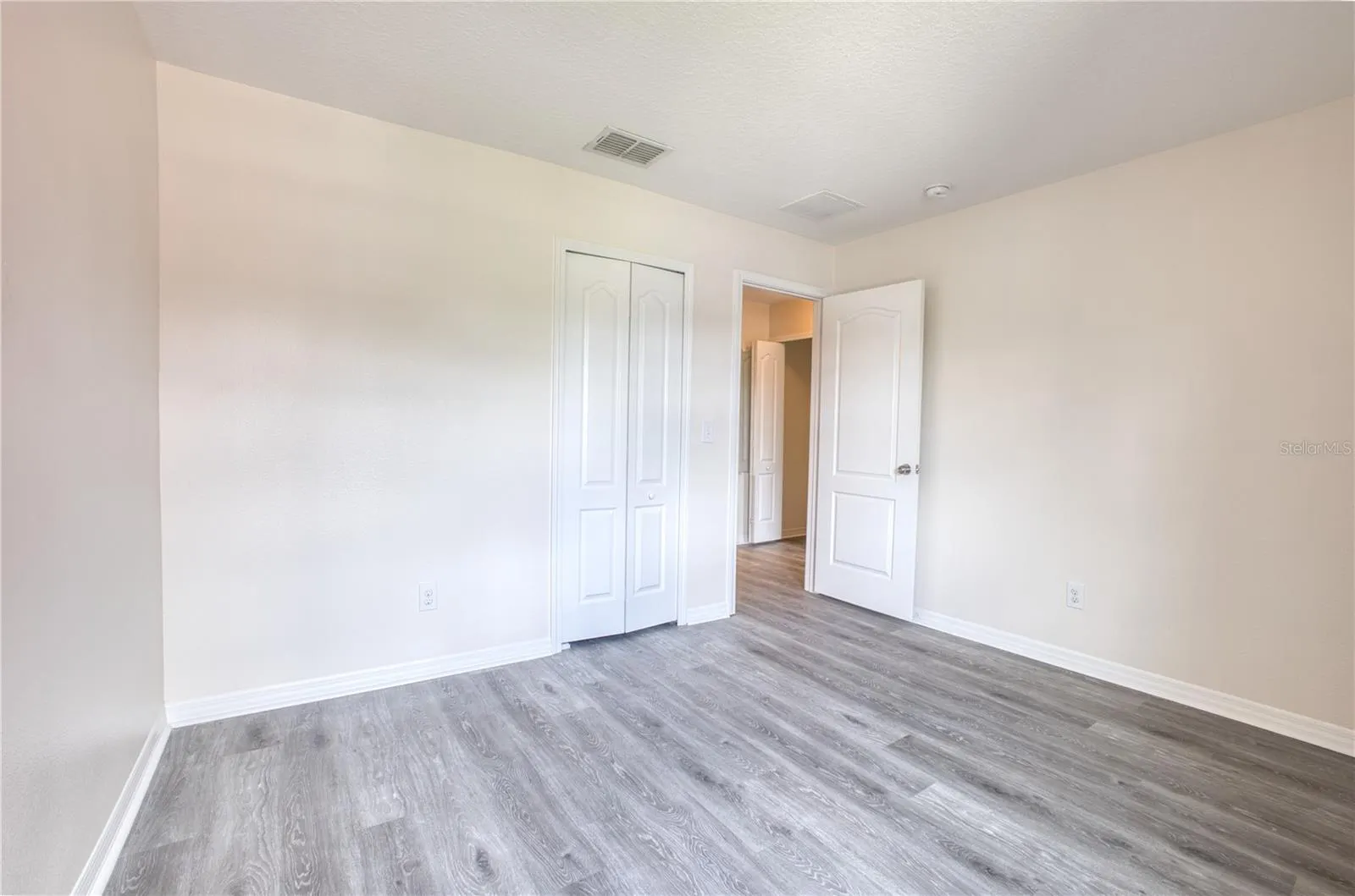 3126 RODRICK CIR