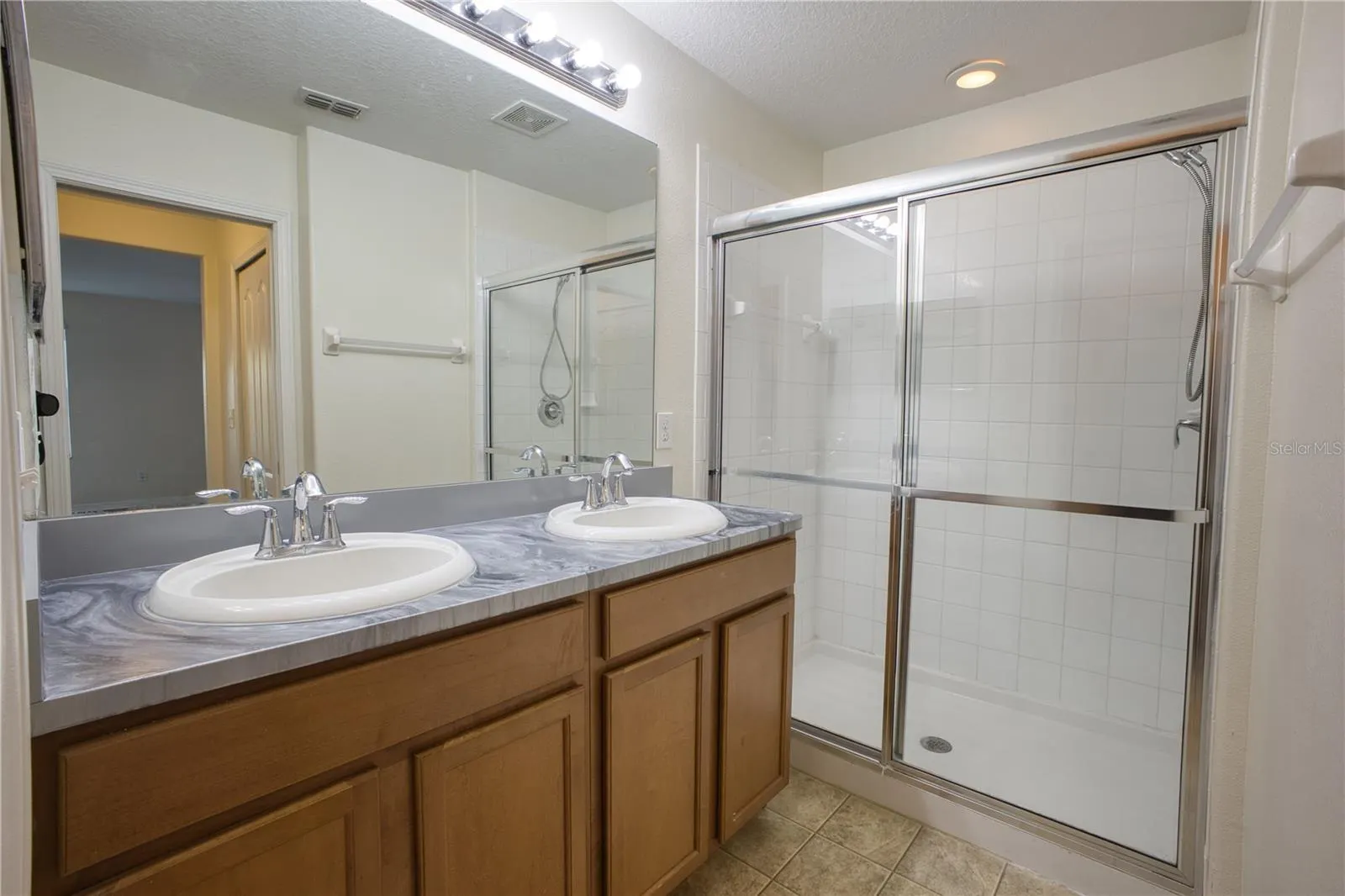 3126 RODRICK CIR