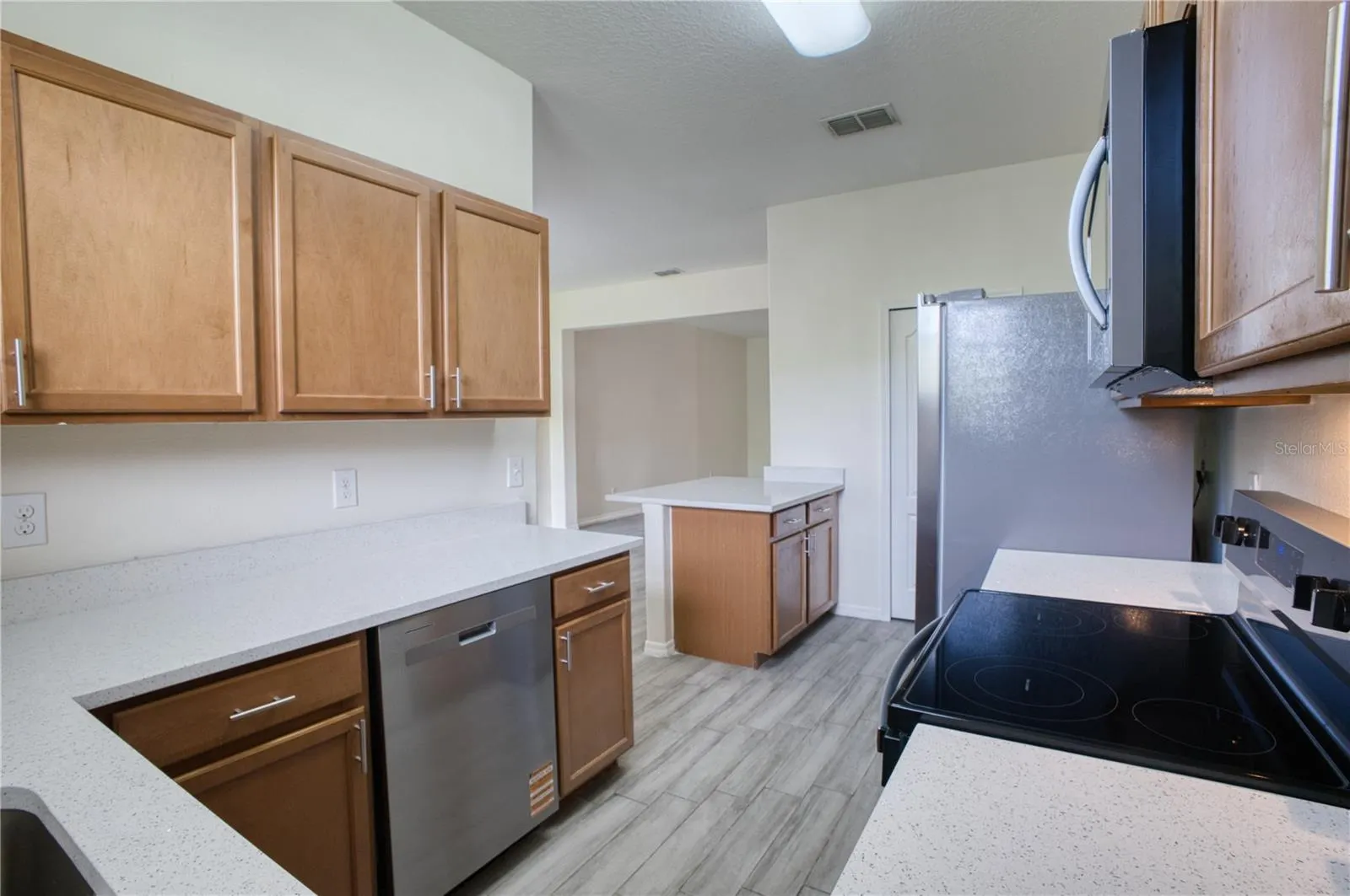 3126 RODRICK CIR