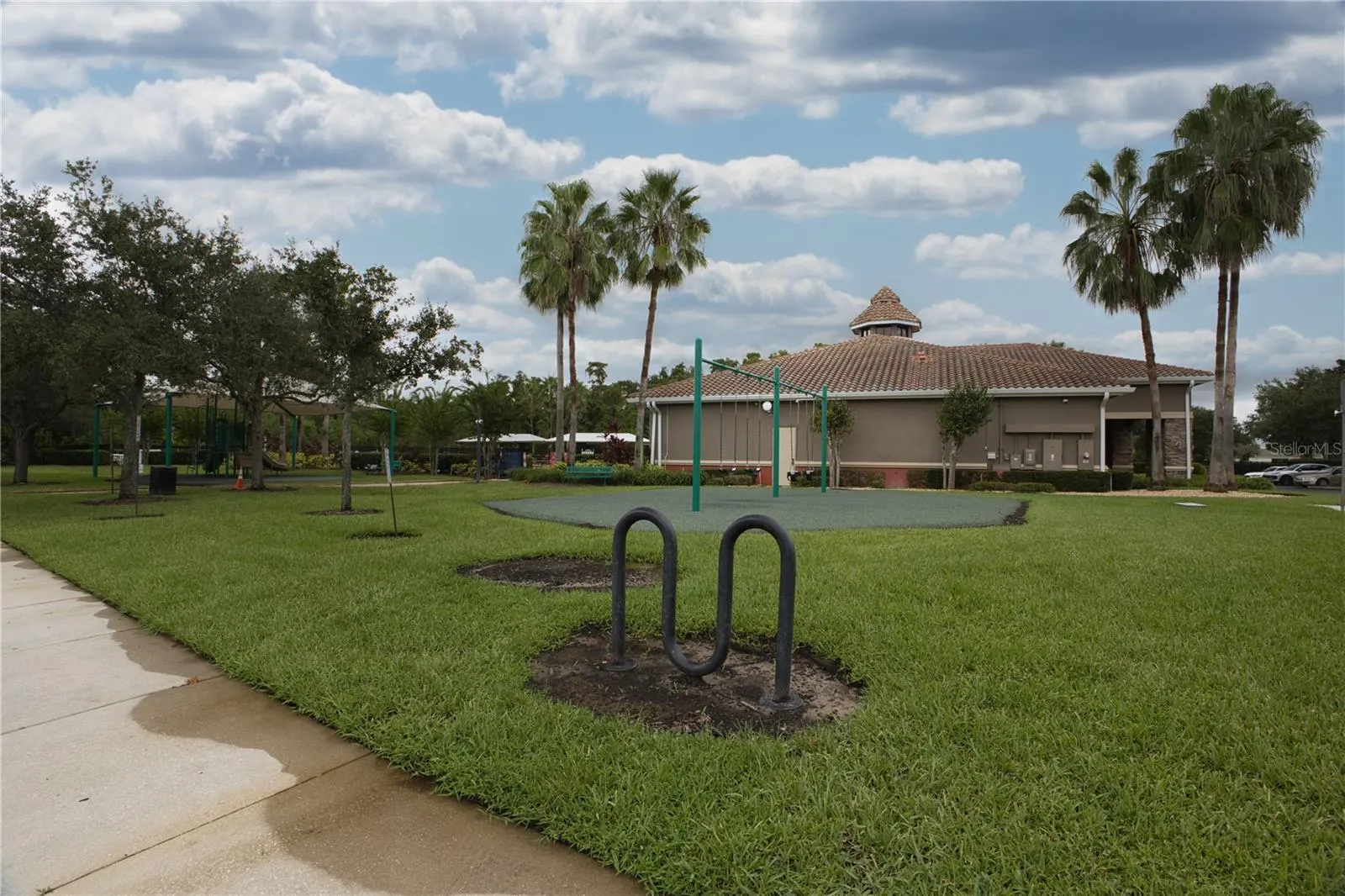 3126 RODRICK CIR