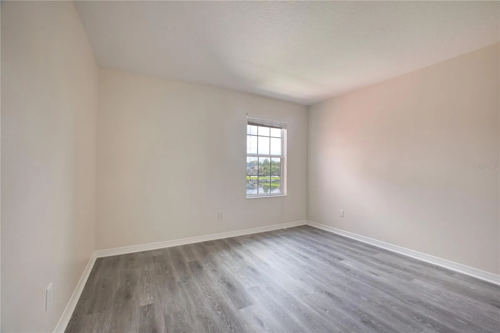 3126 RODRICK CIR