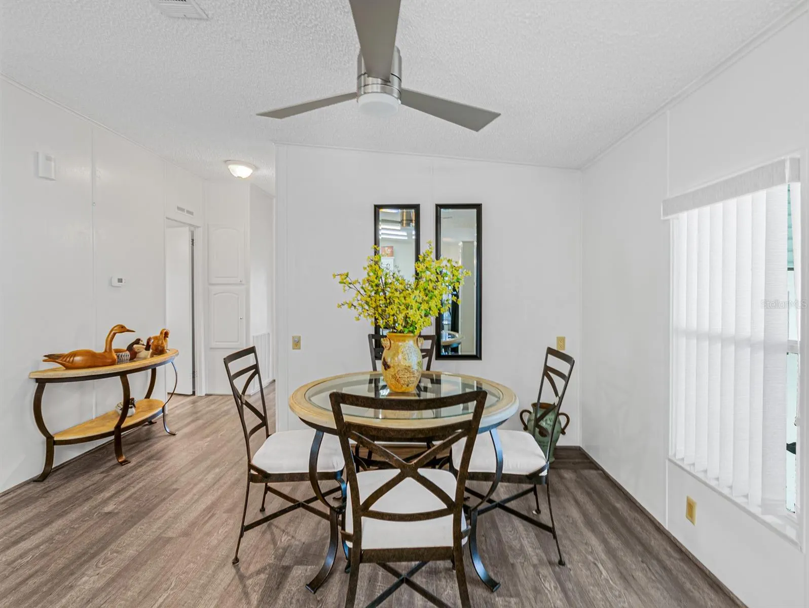 403 CHALLENGER AVE