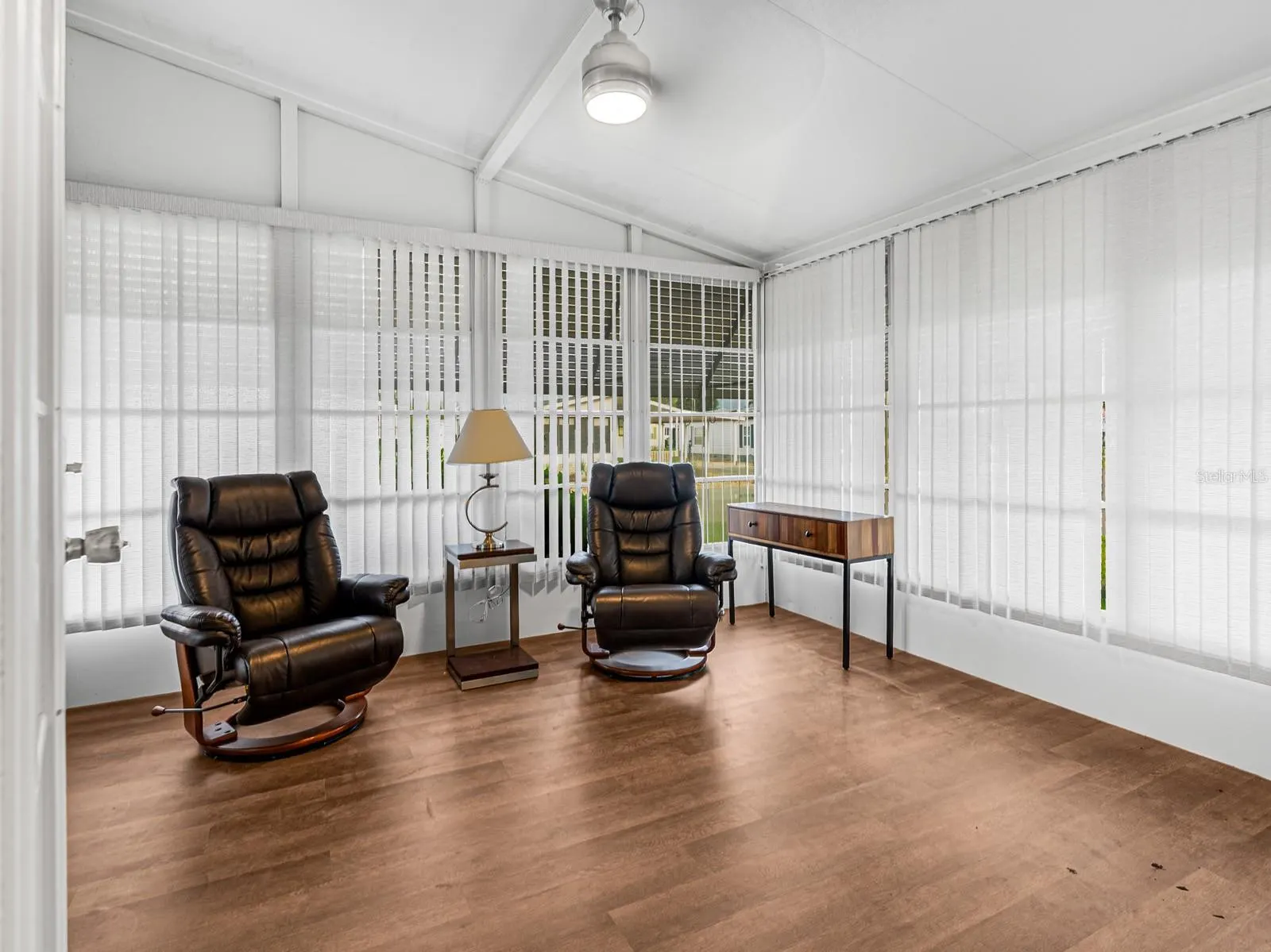 403 CHALLENGER AVE