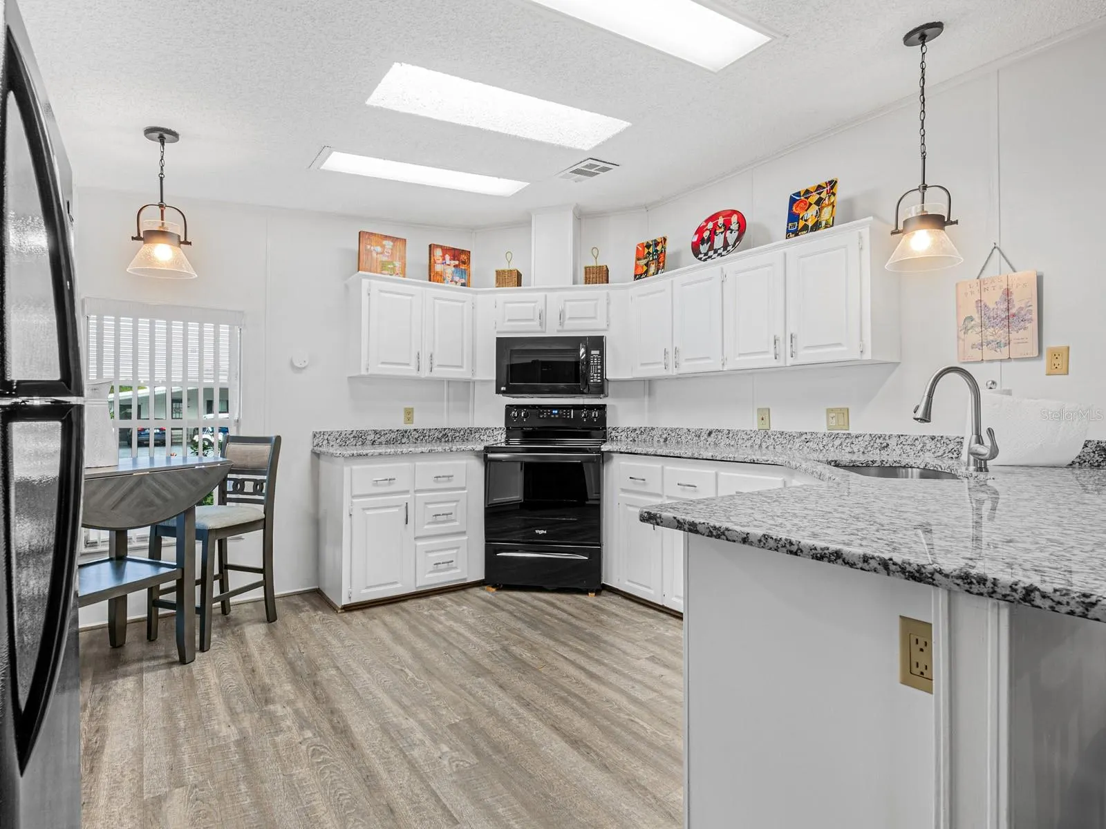 403 CHALLENGER AVE