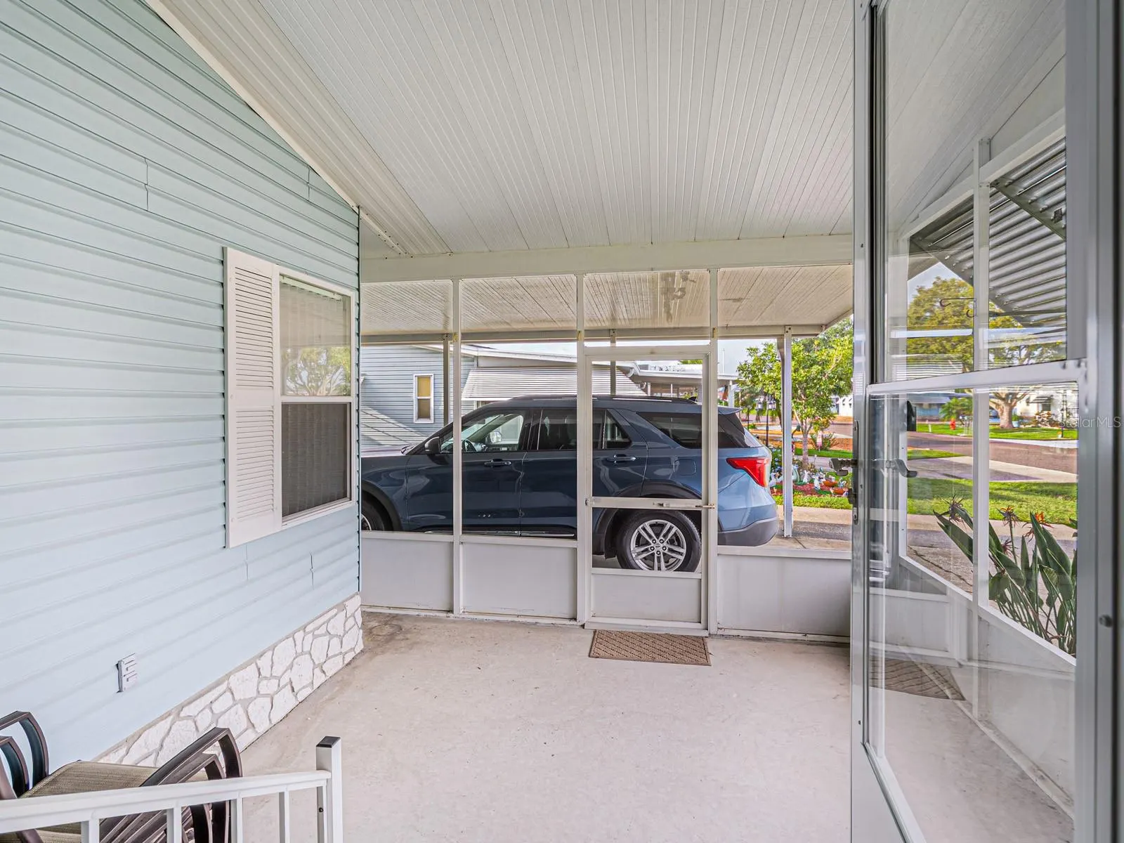 403 CHALLENGER AVE