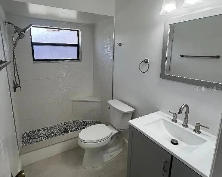 686 ROYALTY CT