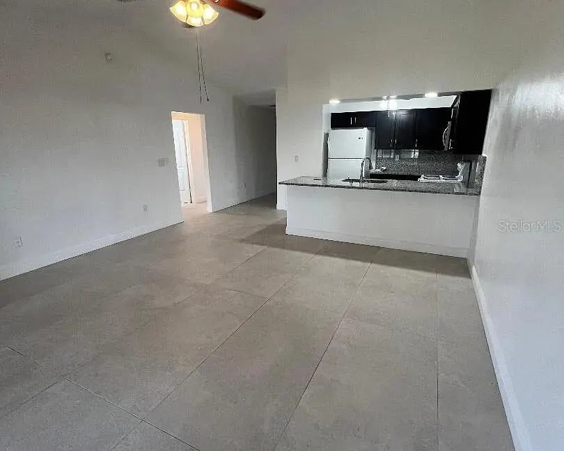 686 ROYALTY CT