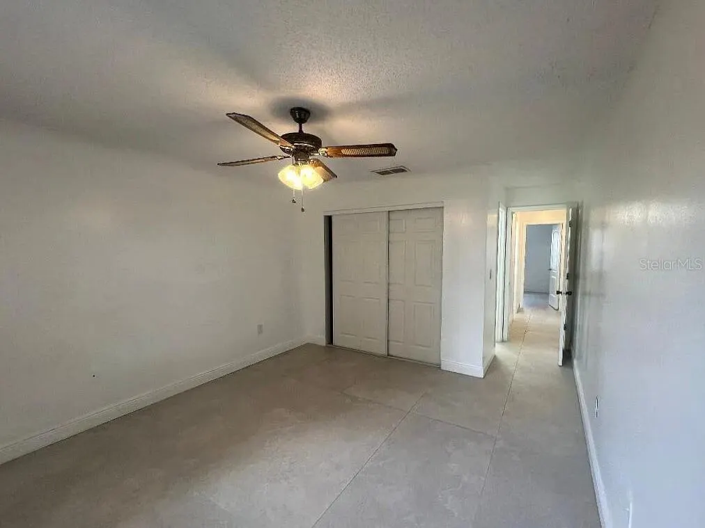 686 ROYALTY CT