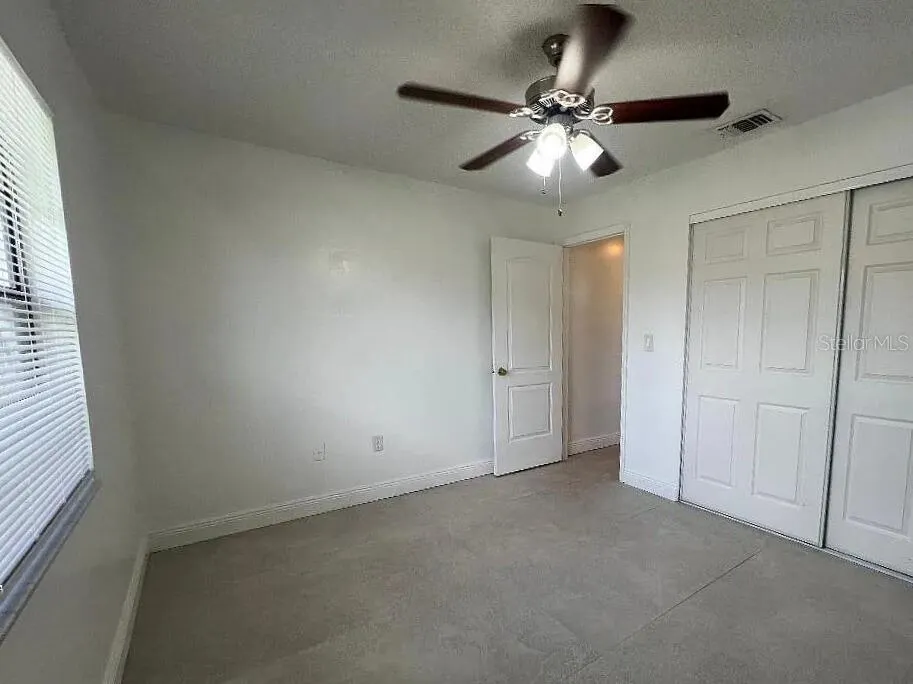 686 ROYALTY CT