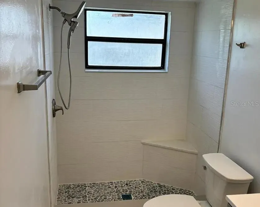 686 ROYALTY CT