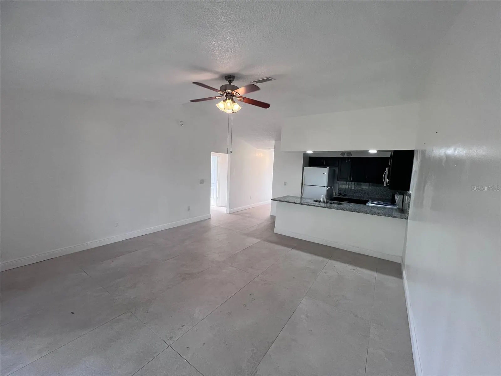 686 ROYALTY CT
