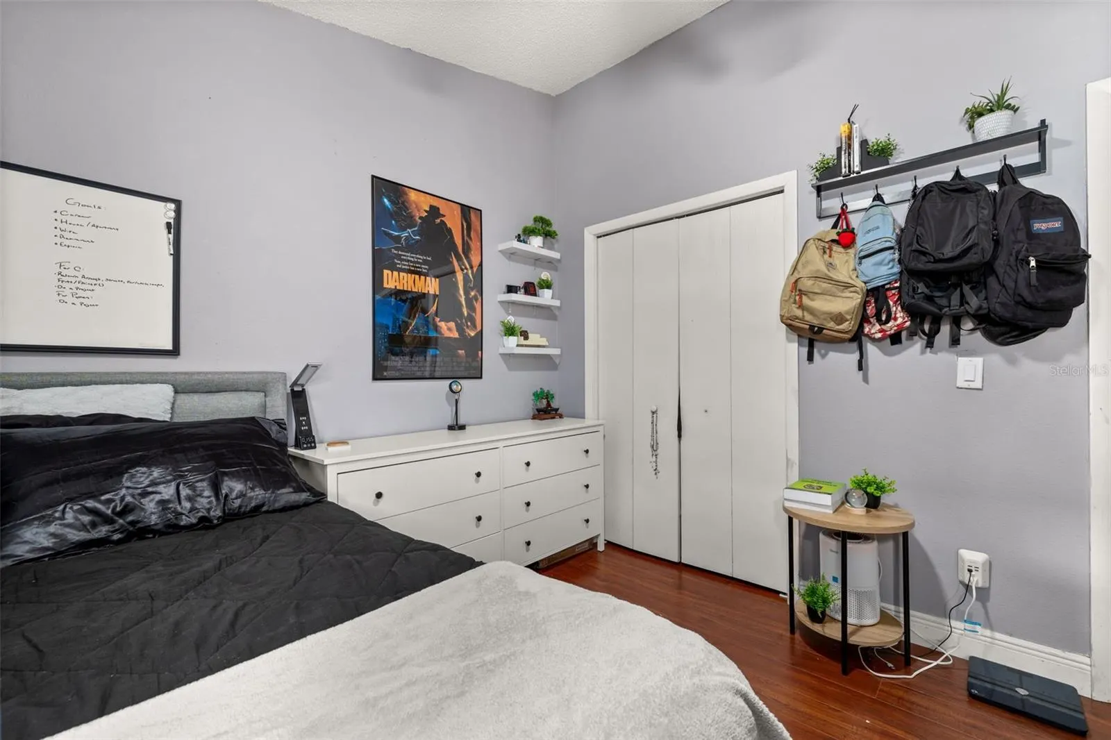 211 LOCKBREEZE DR