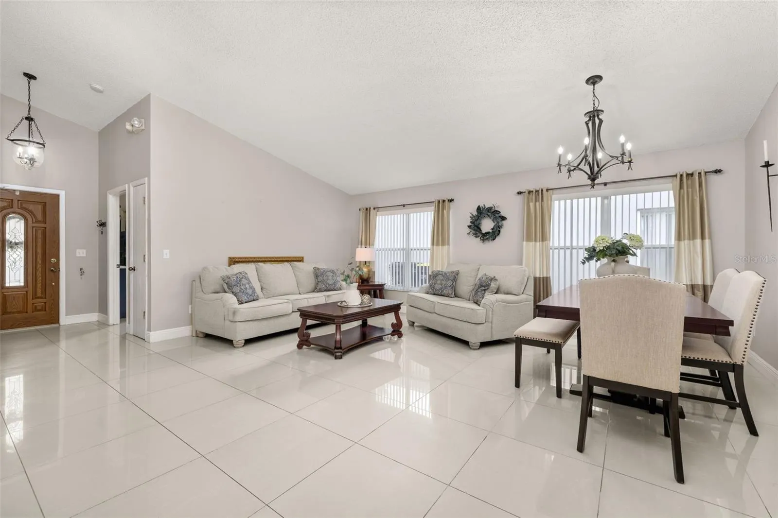 211 LOCKBREEZE DR