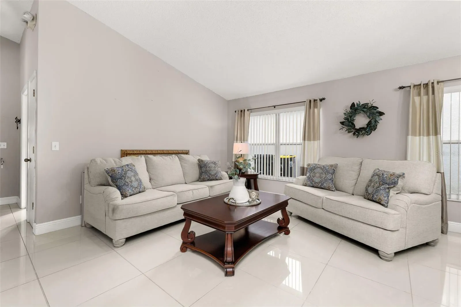 211 LOCKBREEZE DR