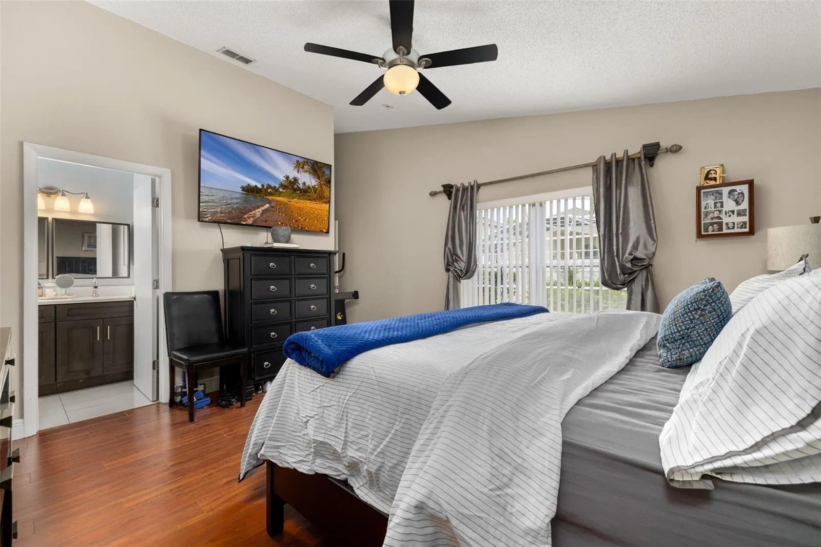 211 LOCKBREEZE DR