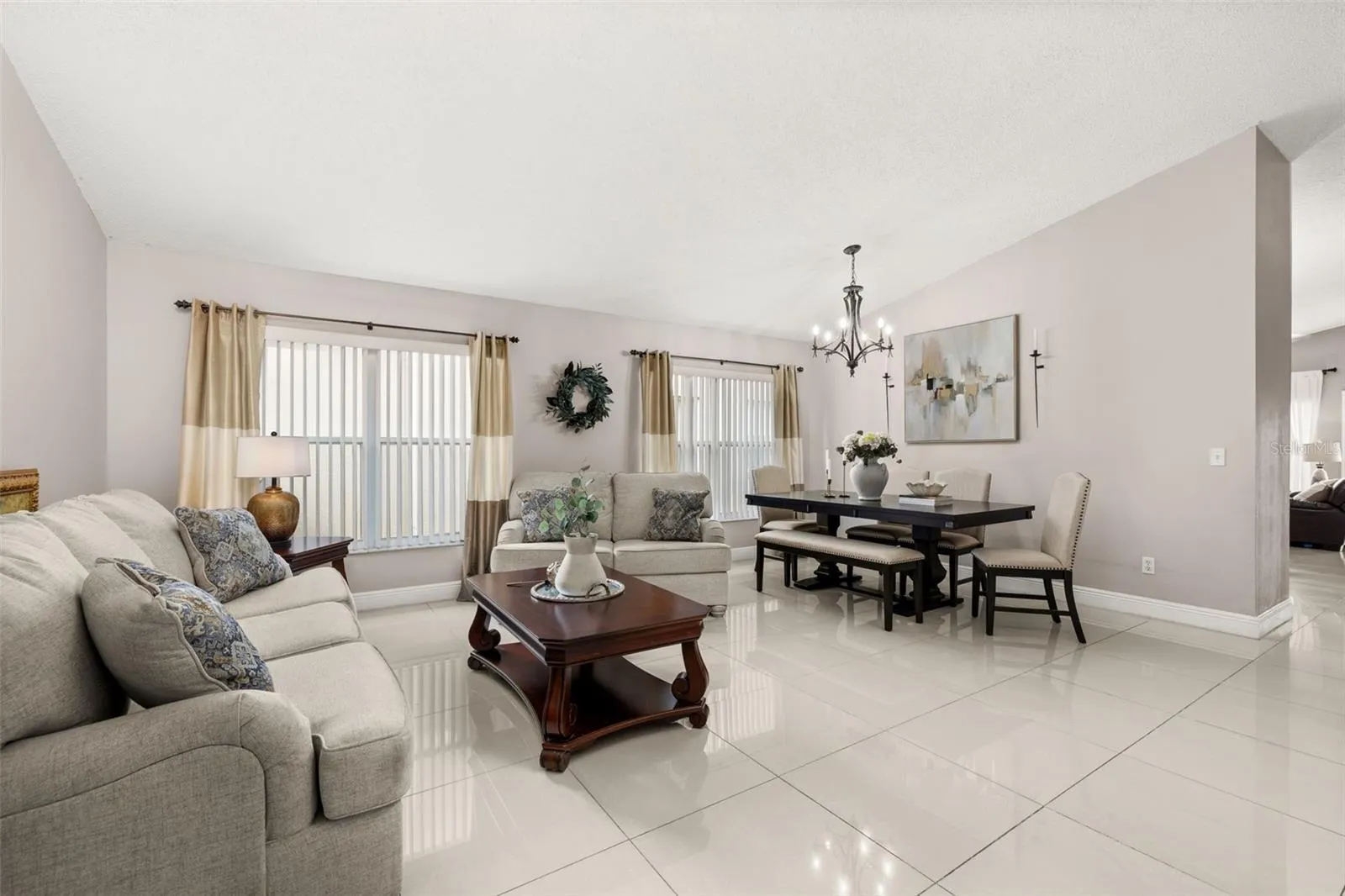 211 LOCKBREEZE DR