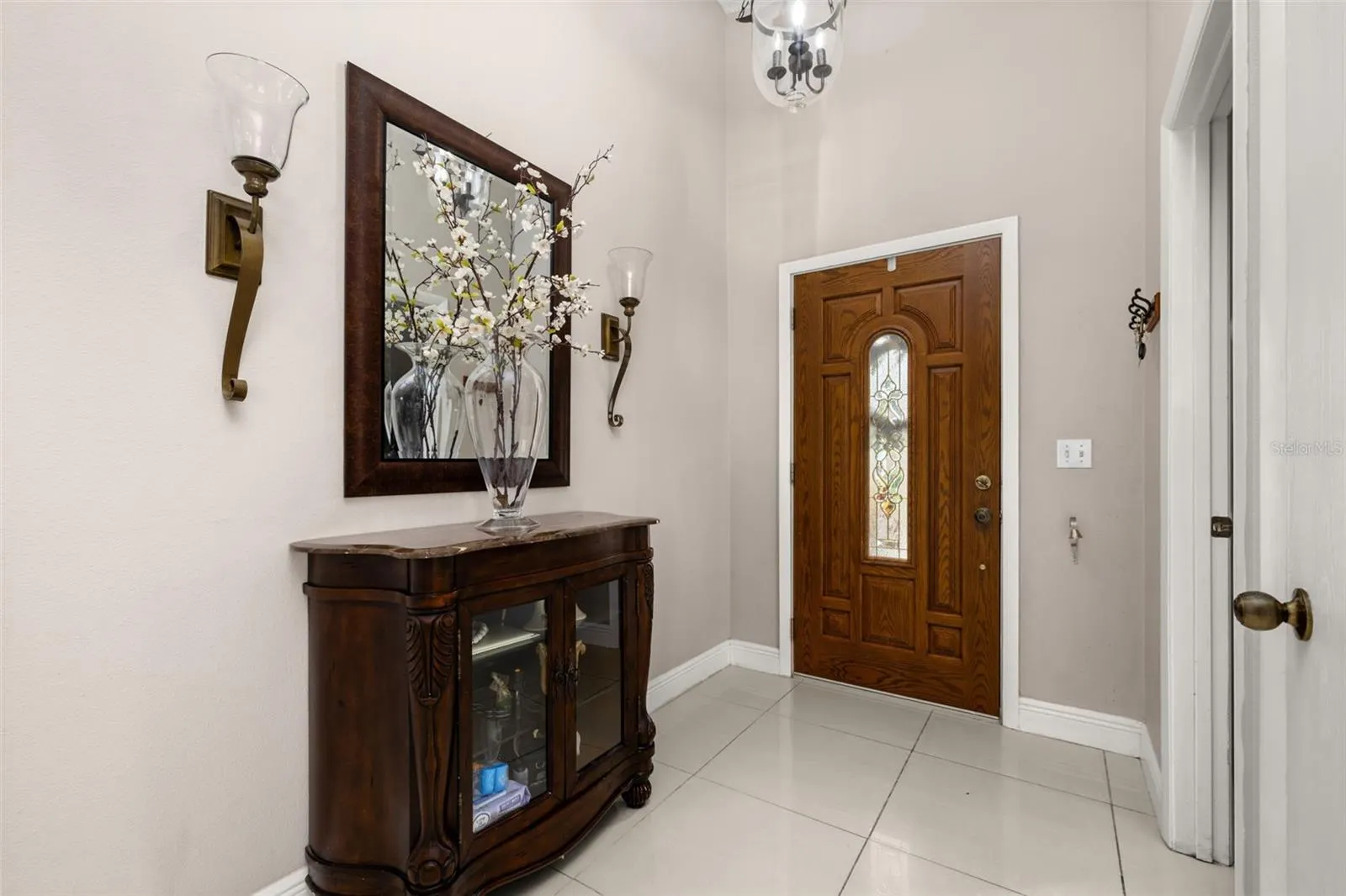 211 LOCKBREEZE DR