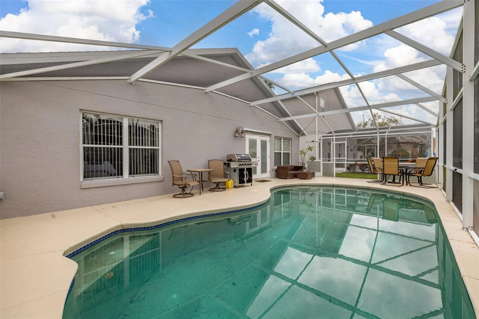 211 LOCKBREEZE DR
